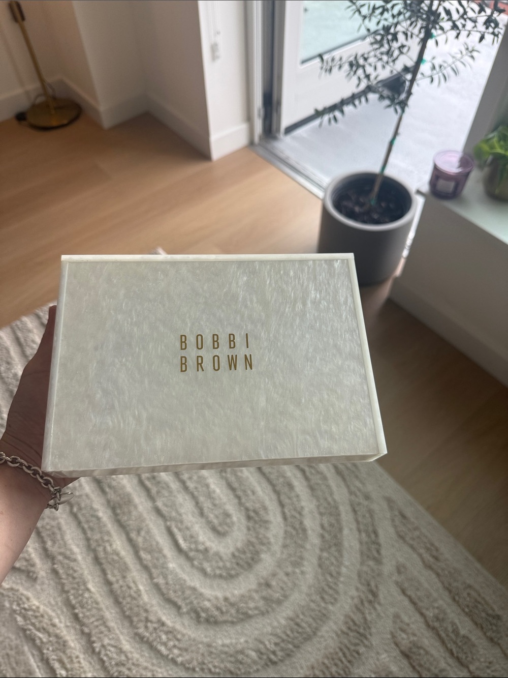 Bobbi Brown Pearlized hard plastic makeup box